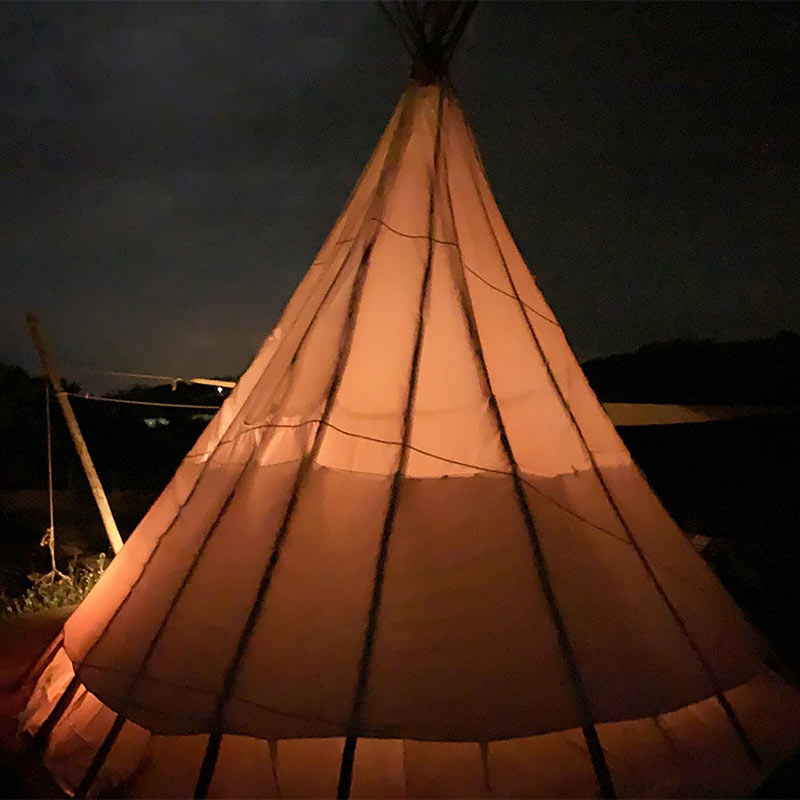 casa-pura-vida-tipi-beleuchtet-nacht-800px